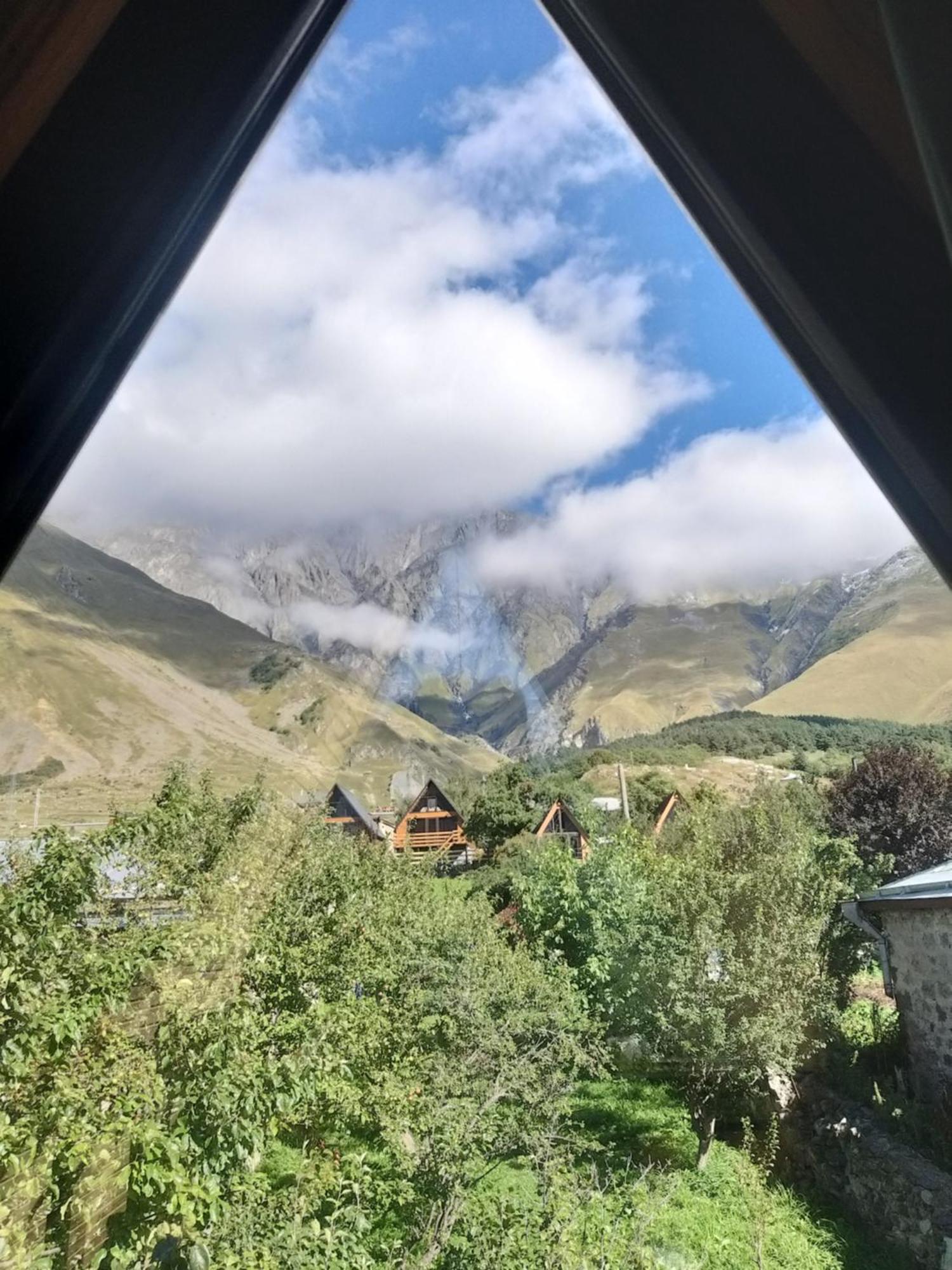 Emotion Kazbegi Apartamento Quarto foto